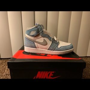 Jordan 1 Hyper Royal